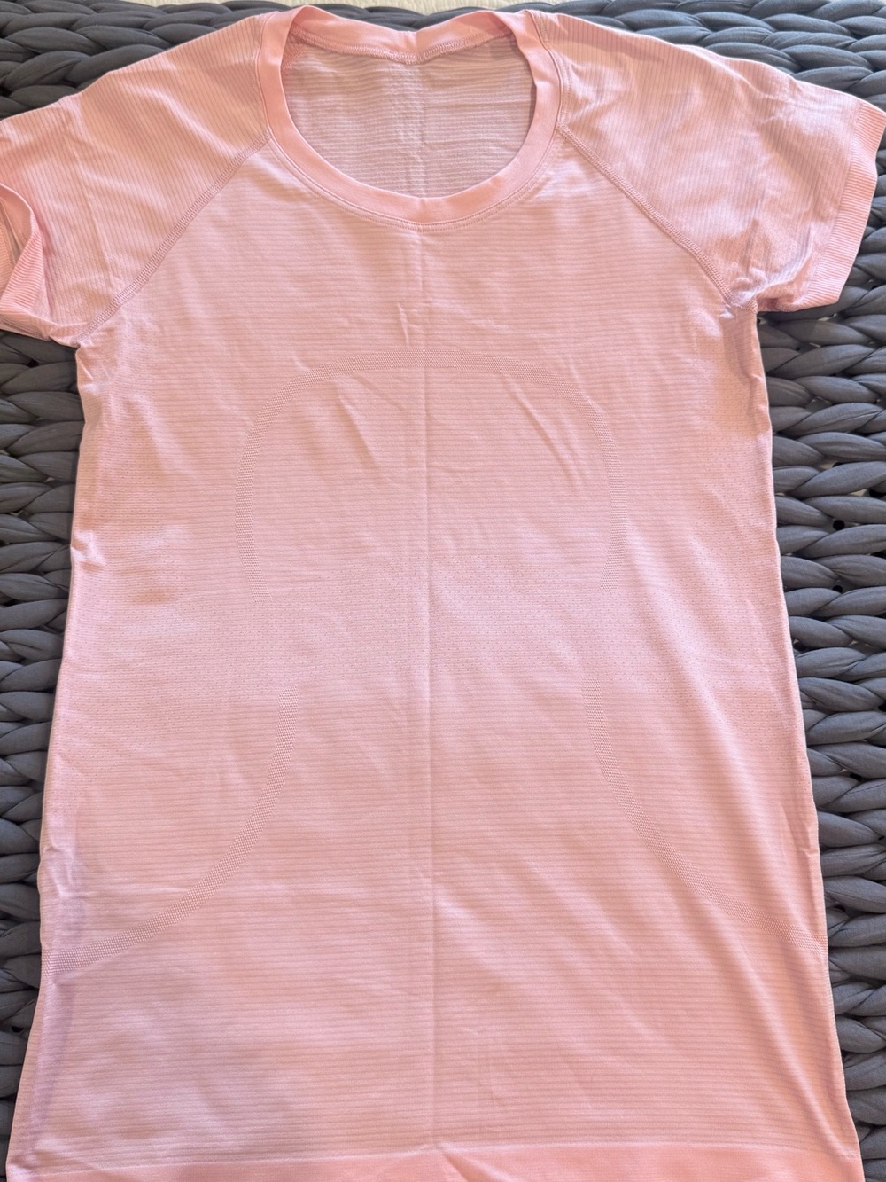 Lululemon Swiftly Tech hip length. Short sleeve. Size 8
